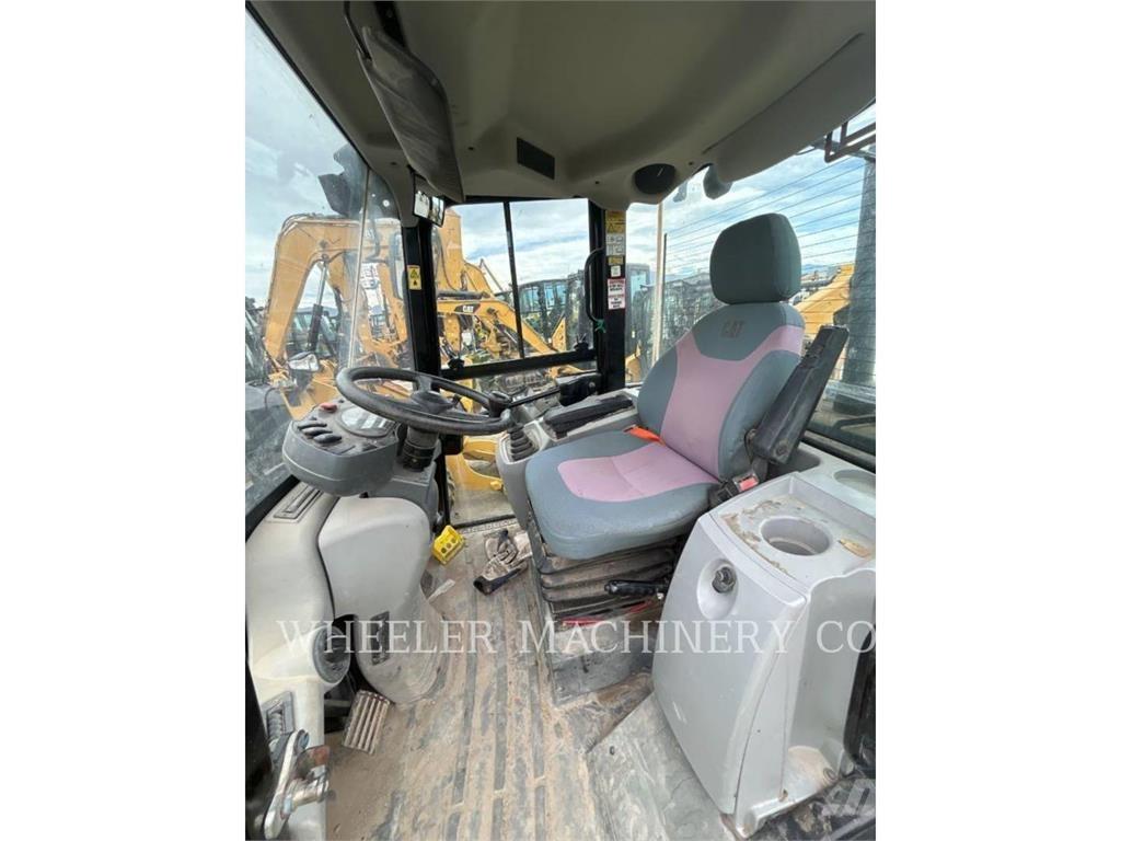 CAT 906M Pale gommate