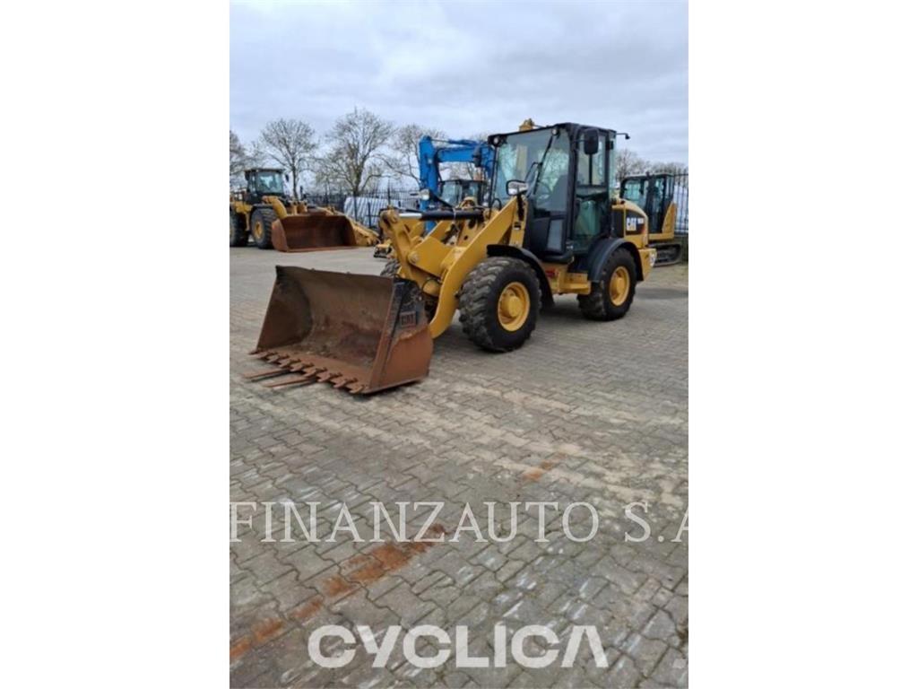 CAT 906M Pale gommate