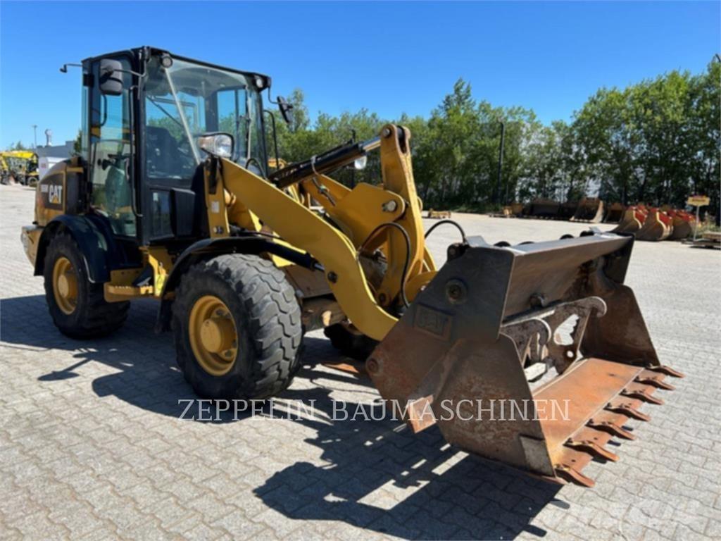 CAT 906M Pale gommate