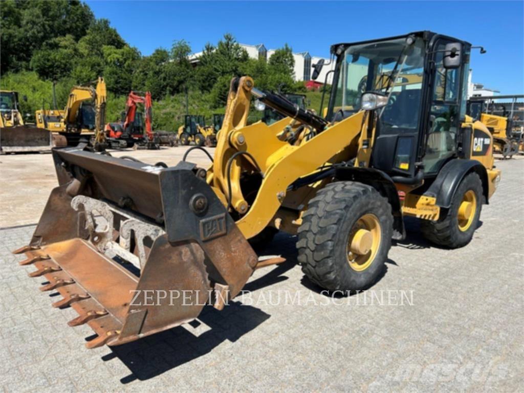 CAT 906M Pale gommate