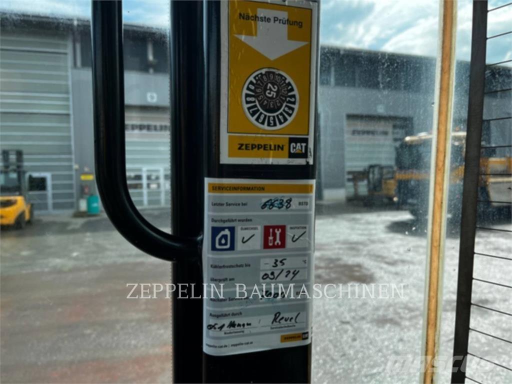 CAT 906M Pale gommate