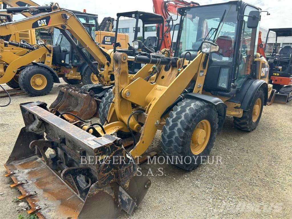 CAT 906M Pale gommate