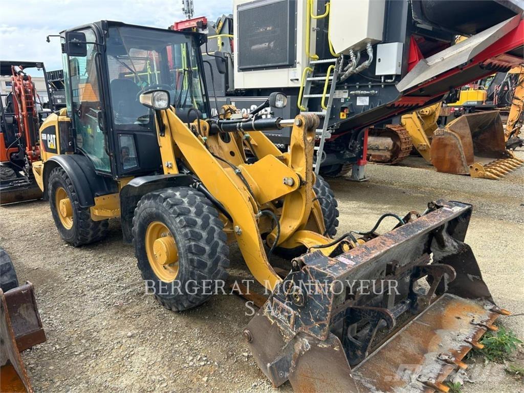 CAT 906M Pale gommate