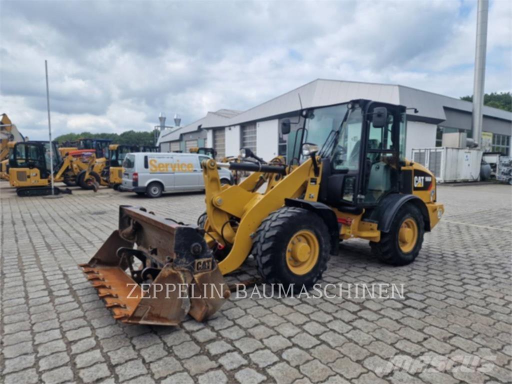 CAT 906M Pale gommate