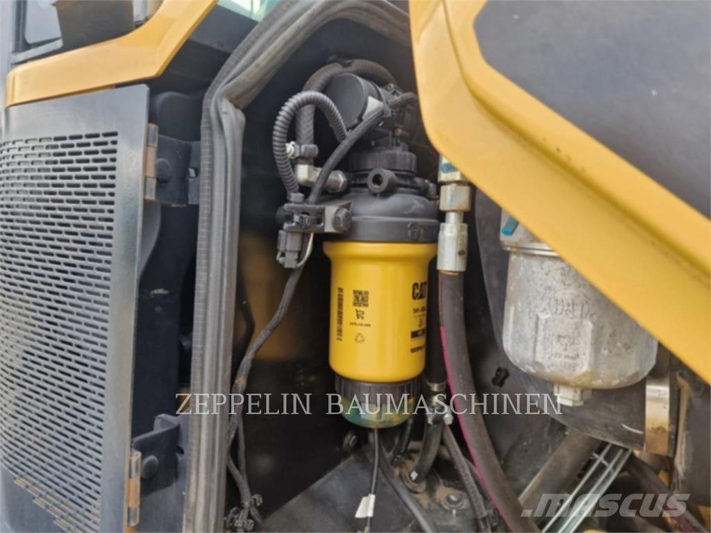 CAT 906M Pale gommate