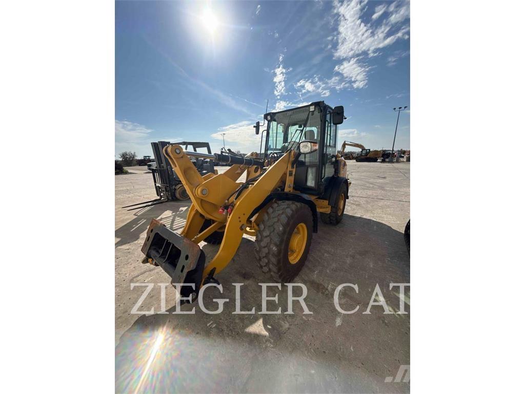 CAT 906M Pale gommate