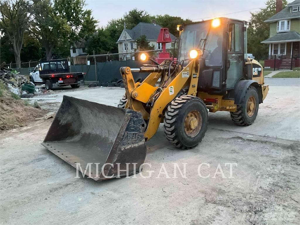 CAT 906M AR Pale gommate