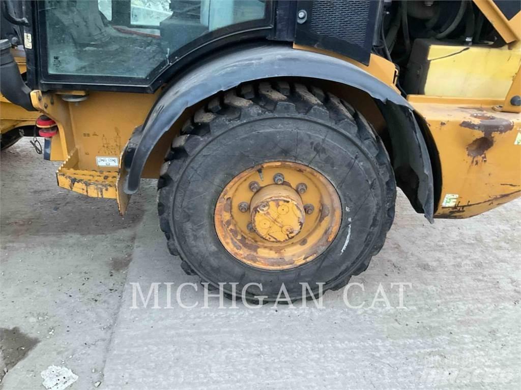 CAT 906M AR Pale gommate
