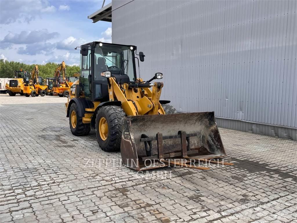 CAT 907M Pale gommate