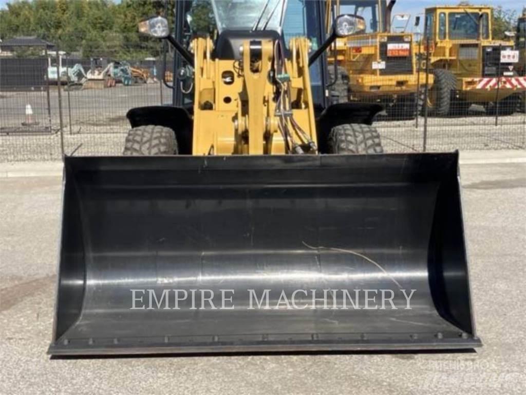 CAT 907M Pale gommate
