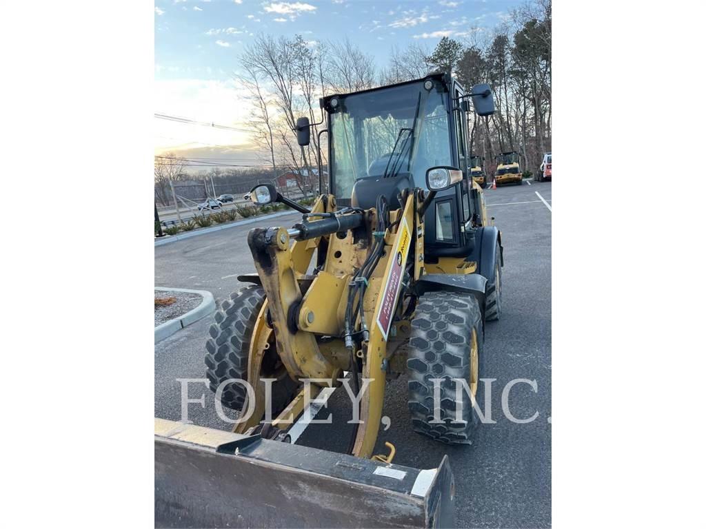 CAT 907M Pale gommate