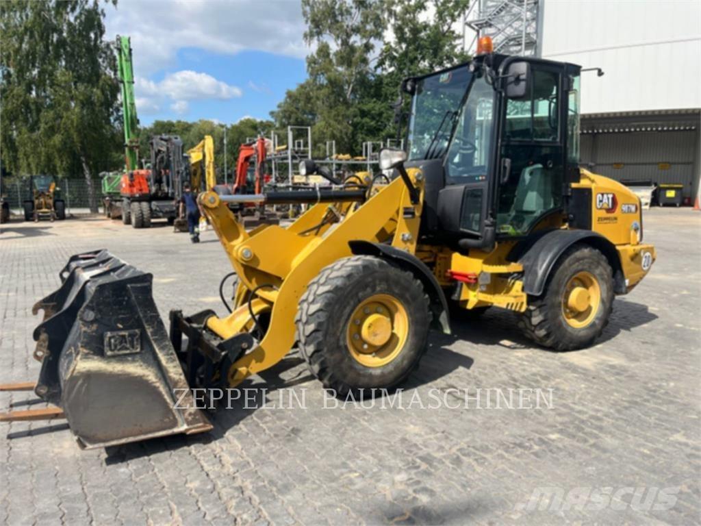 CAT 907M Pale gommate
