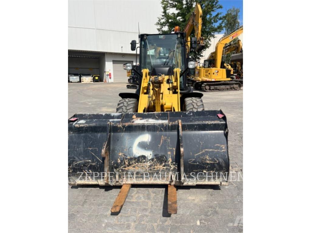 CAT 907M Pale gommate