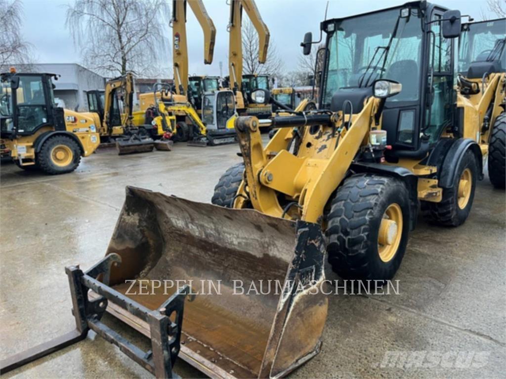 CAT 907M Pale gommate