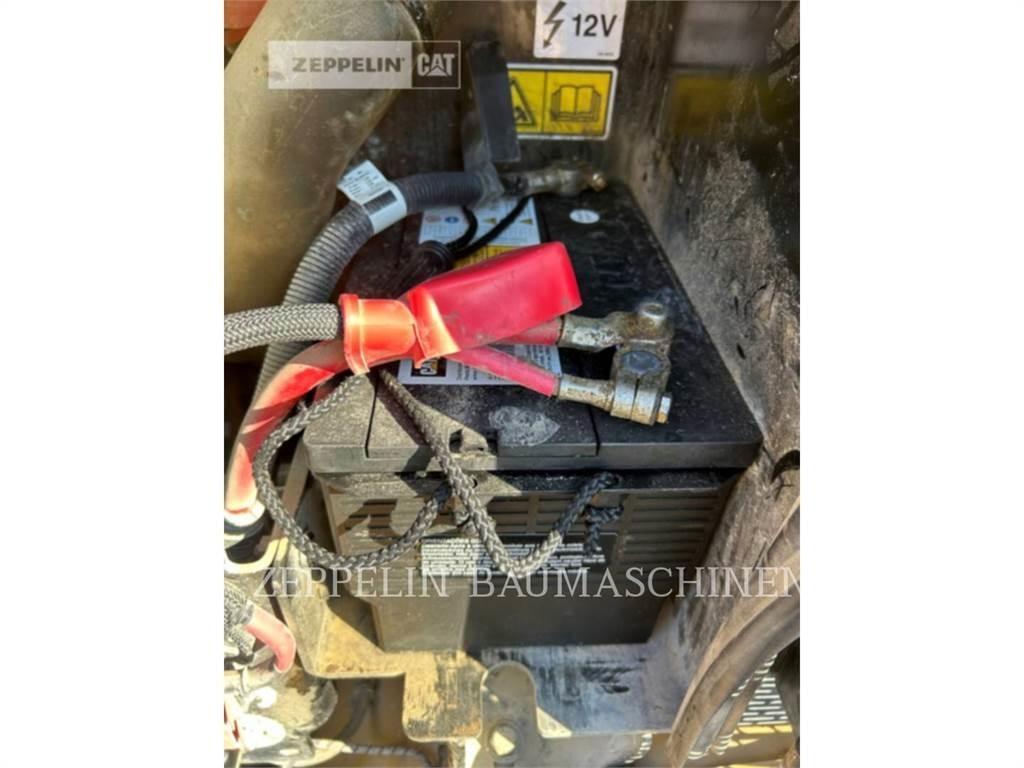 CAT 908M Pale gommate