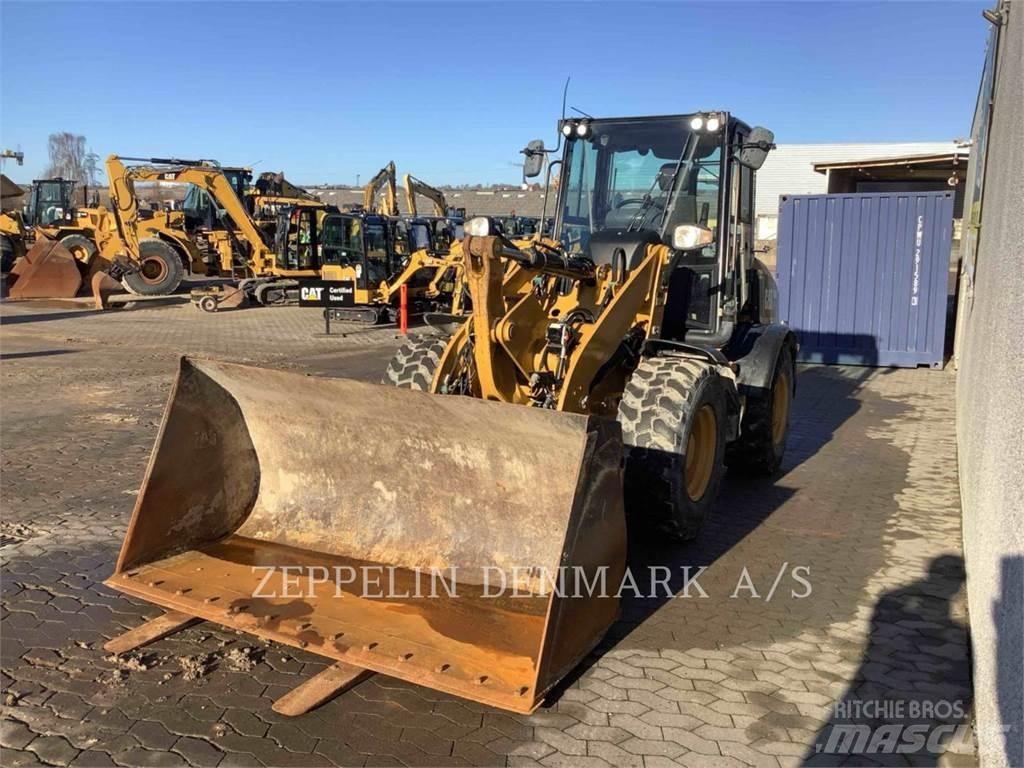 CAT 908M Pale gommate