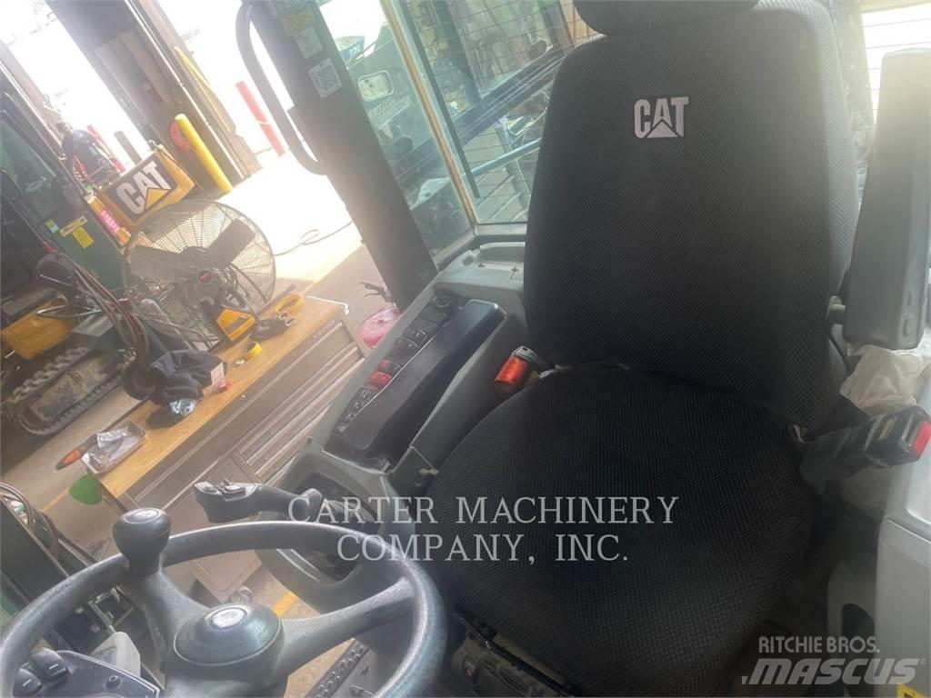 CAT 908M Pale gommate