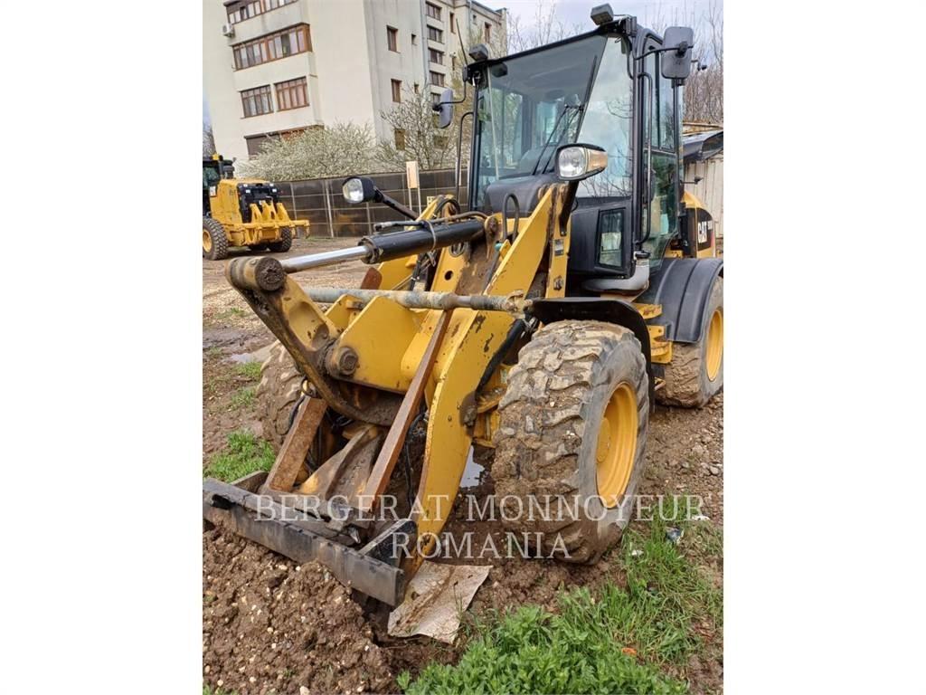 CAT 908M Pale gommate