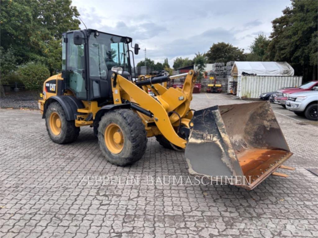 CAT 908M Pale gommate