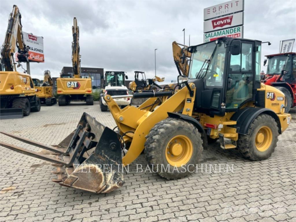 CAT 908M Pale gommate