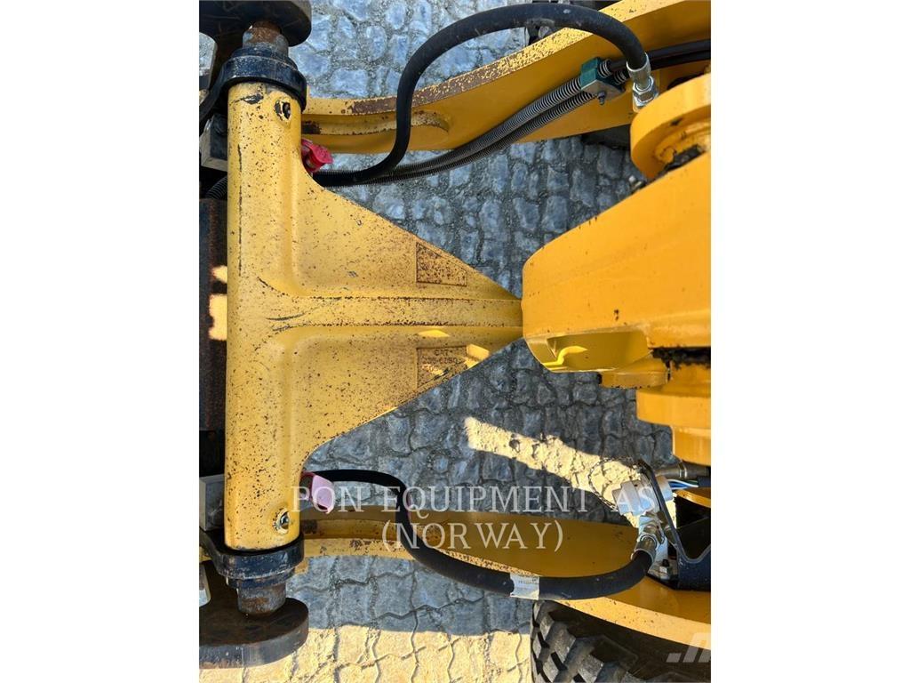 CAT 908M Pale gommate