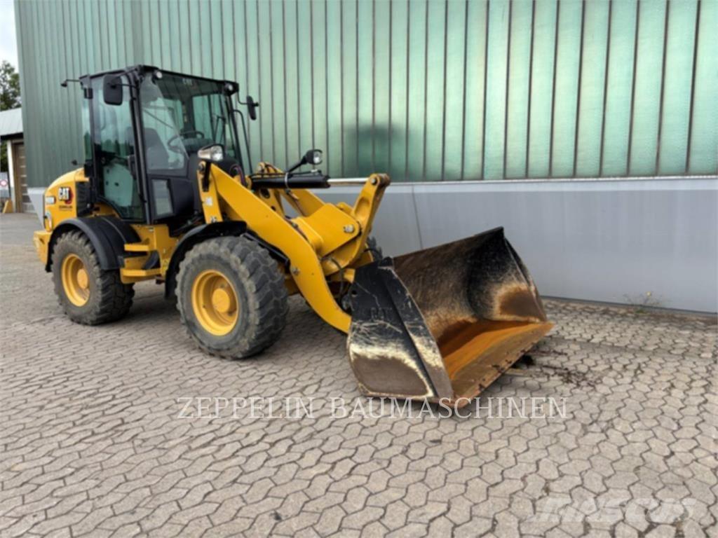 CAT 908M Pale gommate