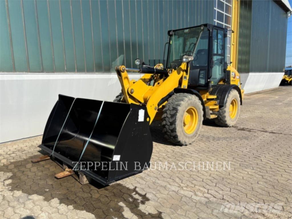 CAT 908M Pale gommate