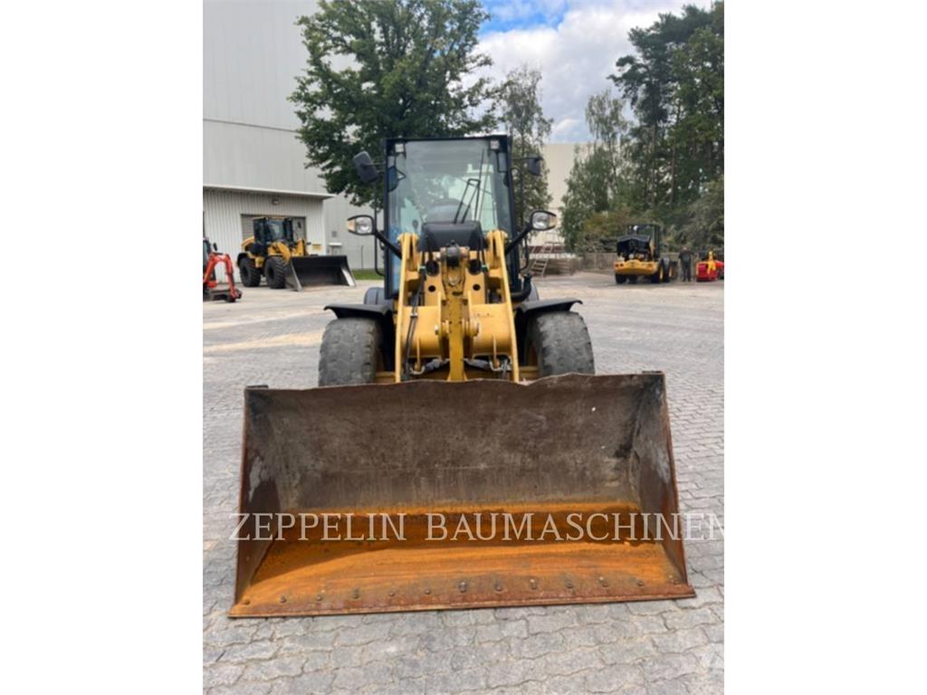 CAT 908M Pale gommate
