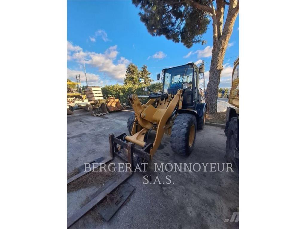 CAT 908M Pale gommate