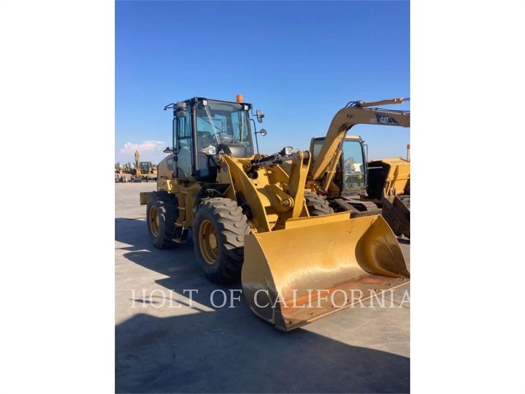 CAT 910M Pale gommate