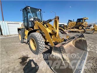 CAT 910M Pale gommate