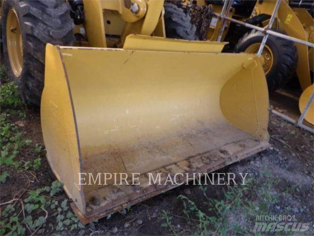 CAT 910M Pale gommate