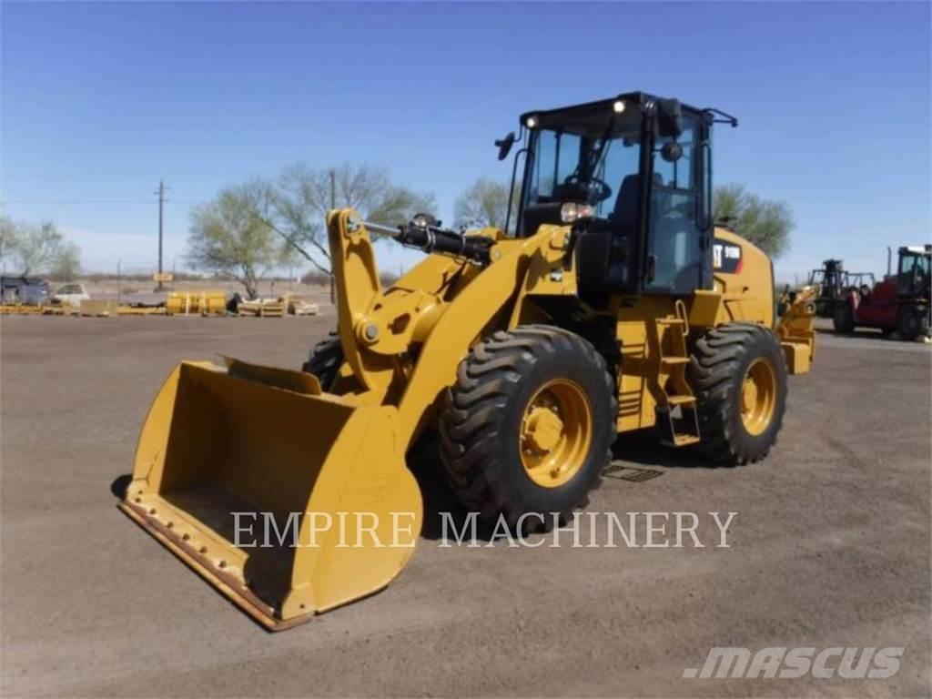 CAT 910M Pale gommate