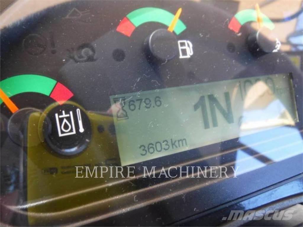 CAT 910M Pale gommate