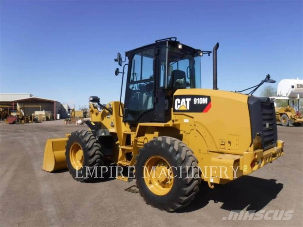 CAT 910M Pale gommate
