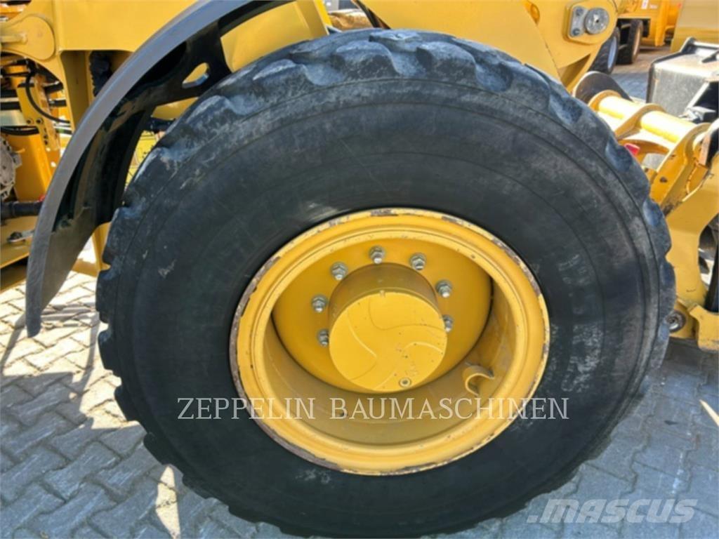 CAT 914-14A Pale gommate