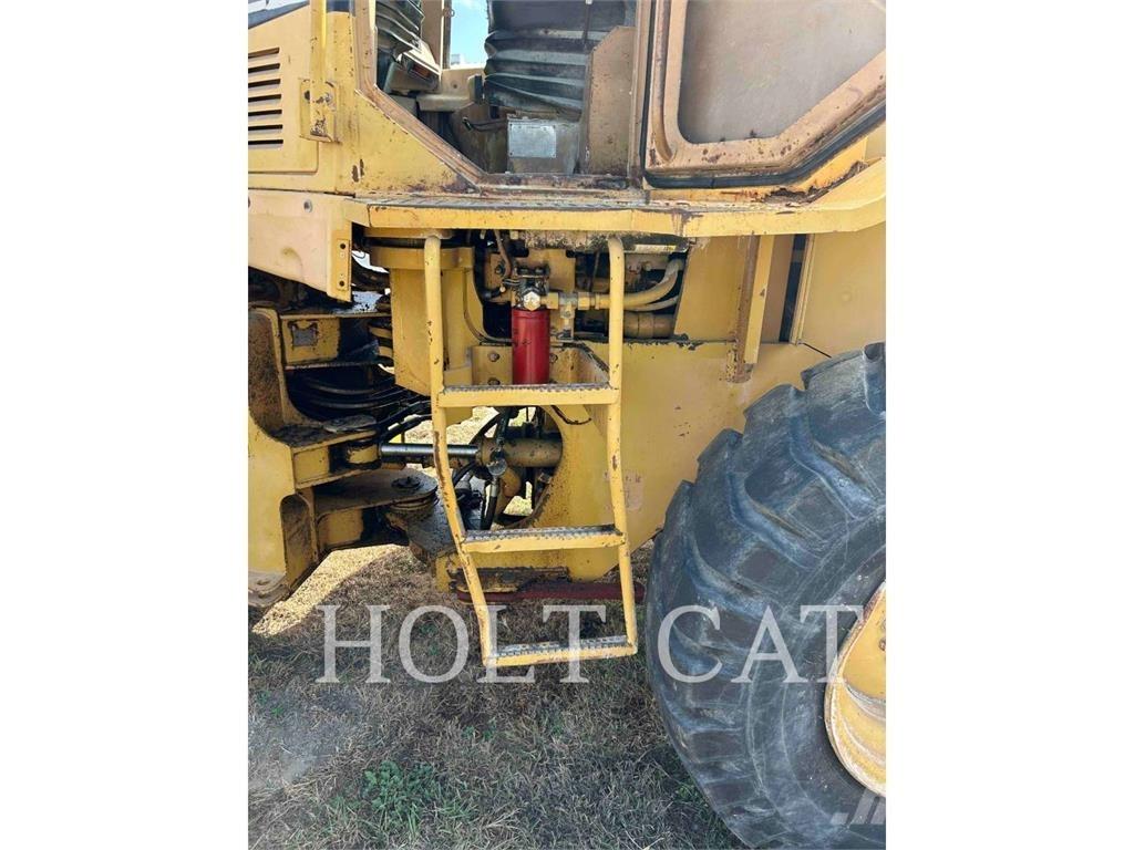 CAT 918F Pale gommate