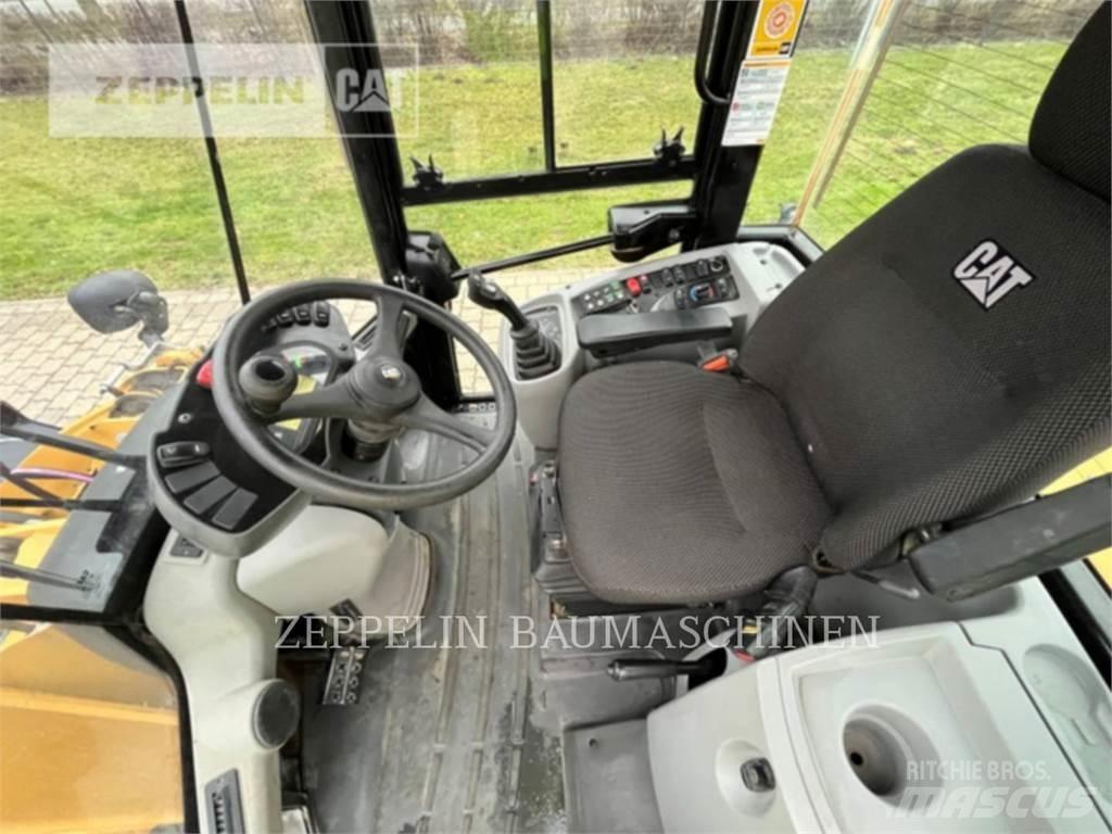 CAT 918M Pale gommate