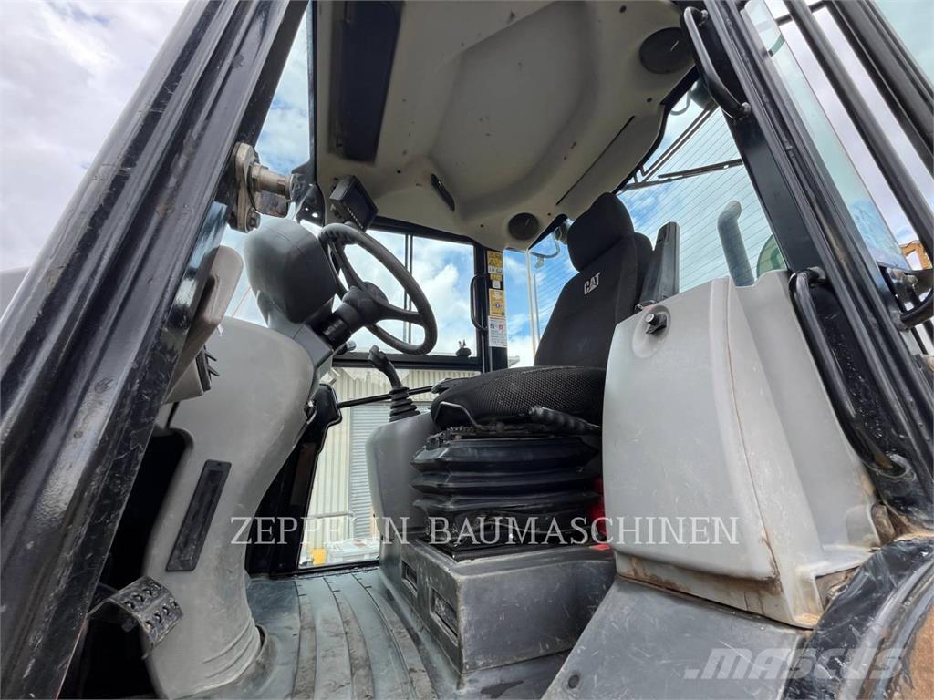 CAT 918M Pale gommate