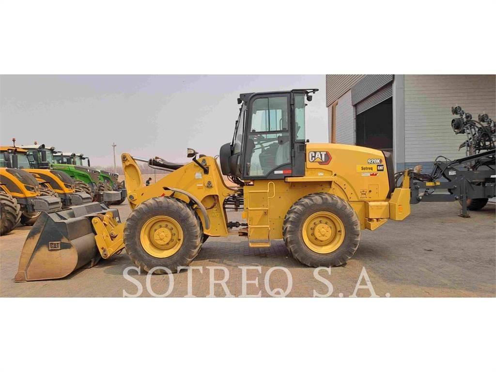 CAT 920K Pale gommate