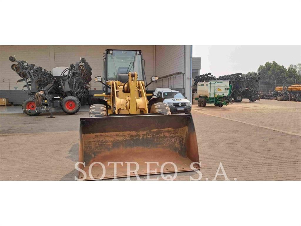 CAT 920K Pale gommate