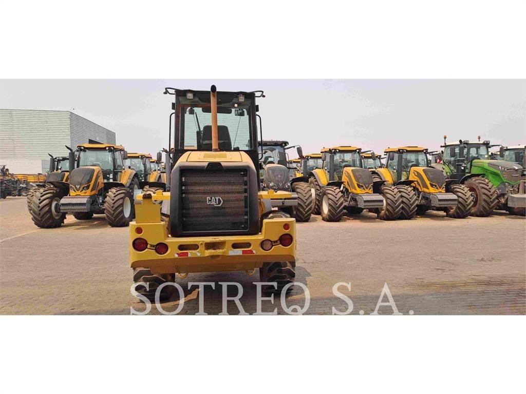 CAT 920K Pale gommate