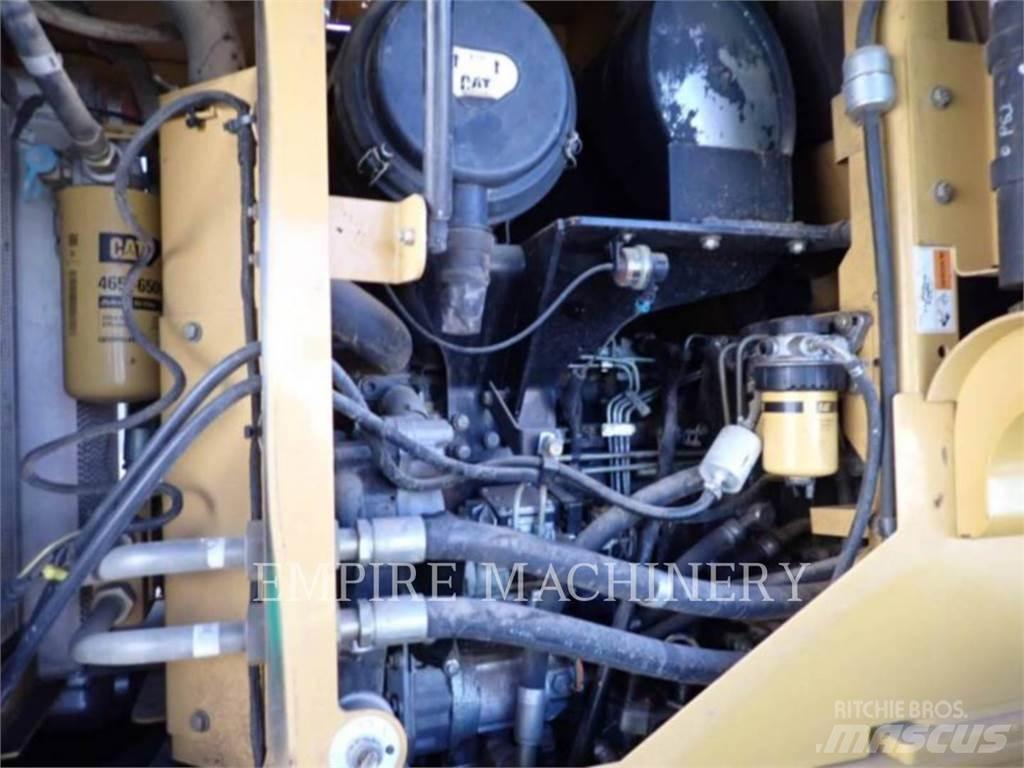 CAT 924G Pale gommate