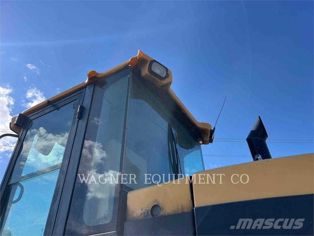 CAT 924G Pale gommate