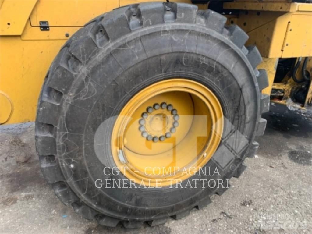 CAT 924K Pale gommate