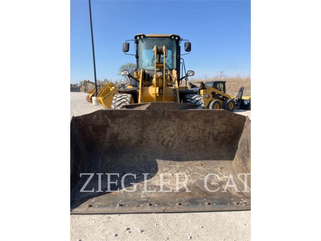 CAT 924K Pale gommate