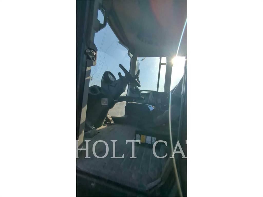 CAT 924K Pale gommate