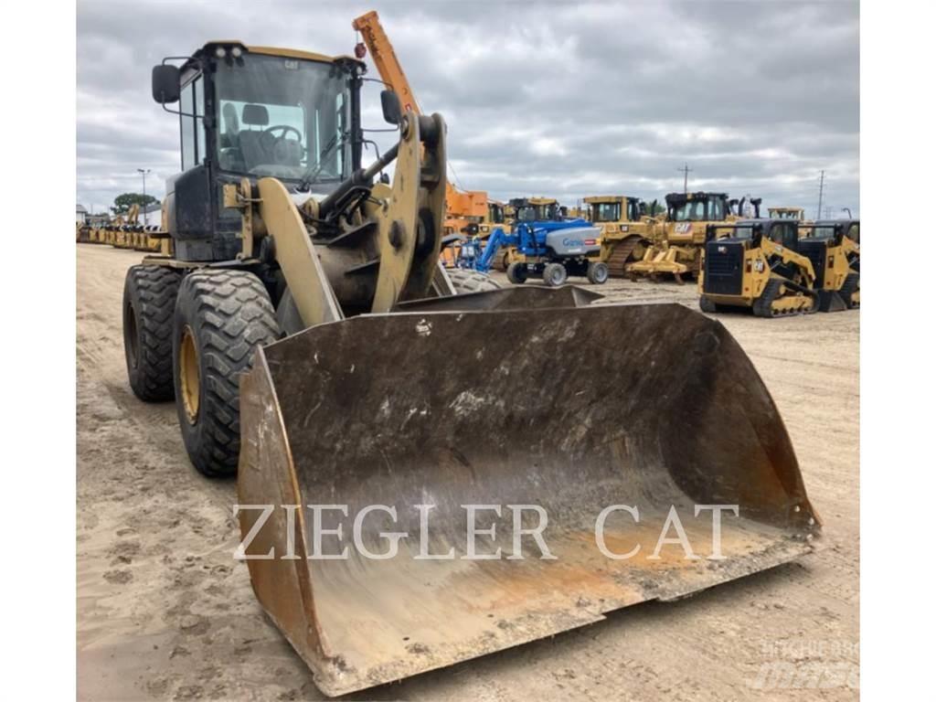 CAT 924K Pale gommate