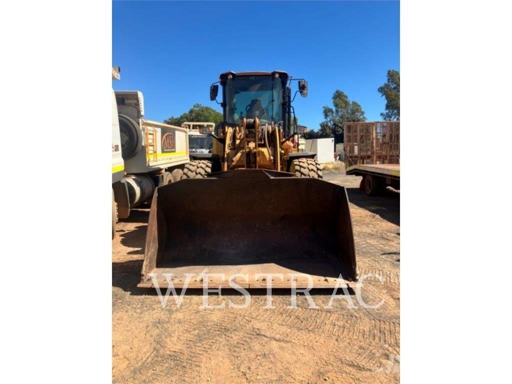 CAT 924K Pale gommate