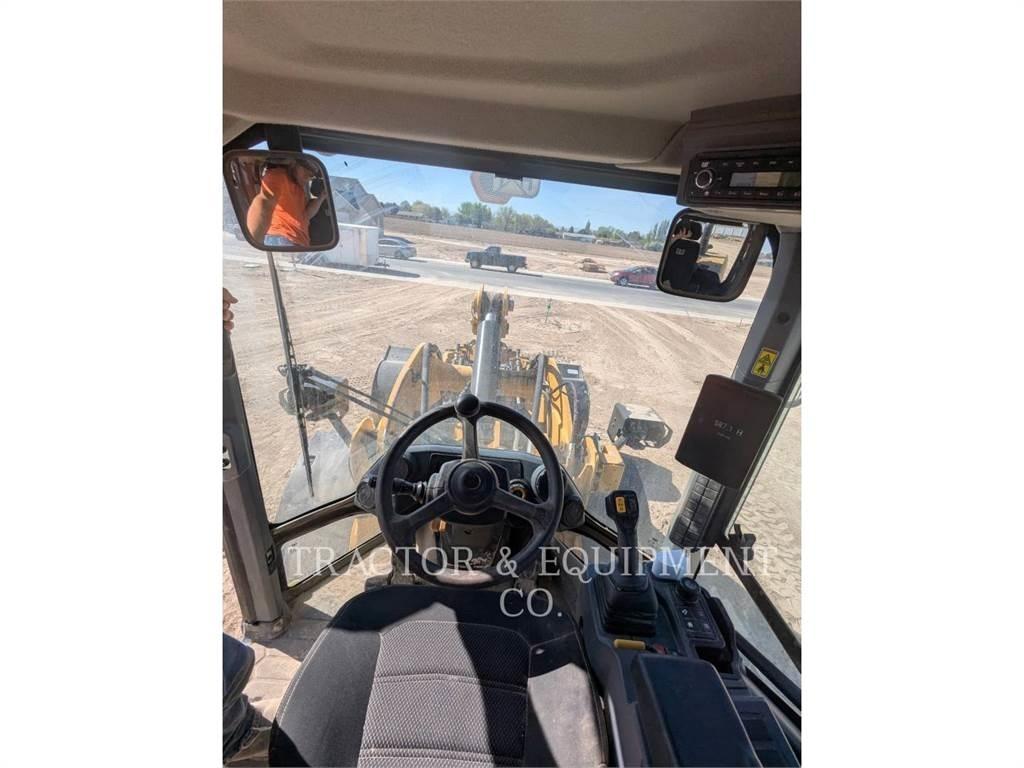 CAT 926 Pale gommate